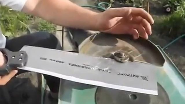 Болгарка. Закусило диск? Как открутить гайку.ушм смотреть онлайн