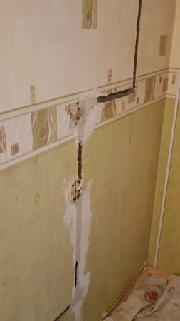 Перенос розетки в коридоре с подключением выключателя и бра на стену. Часть 6 Электрика в квартире.