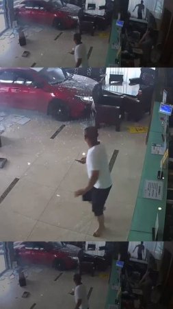 Не только женщины путают педали! Никто не пострадал.