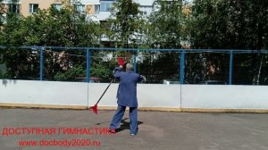 Разминка с лопатой-полумесяцем на спортплощадке (6)
