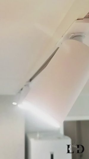 Классический белый натяжной потолок