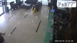 Отдыхающие постояльцы гостиницы пережили наезд автомобиля