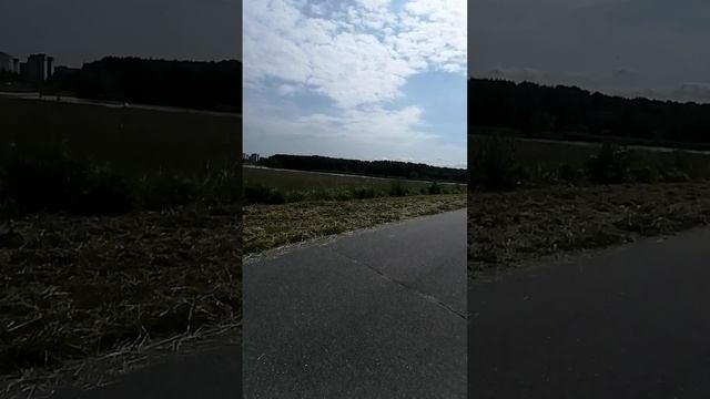 У реки