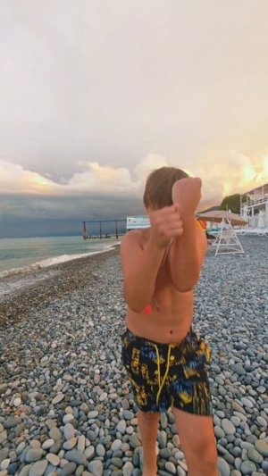 **🌅🌊🙏**  
Утро. Море. Благодарность.  
Природа — мой прямой канал с Богом.