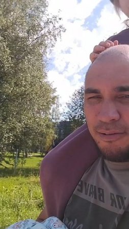 идем из сада , а Барсик в шоке