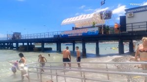 Геленджик Кабардинка Центральный пляж сегодня 3 июля 2025. Море и погода в Геленджике сейчас