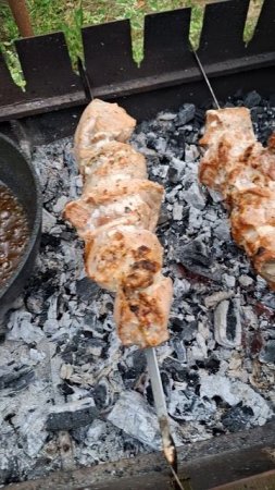 А в догонку шашлычок...