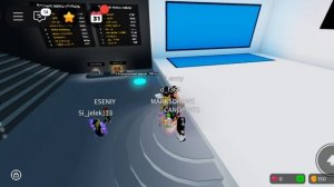 играю в какуйто игру в роблокс
