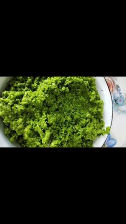Чесночные стрелки и переросший укроп.
