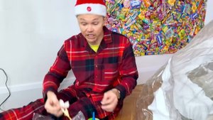 Мистер Макс Нашли место для встречи Нового года