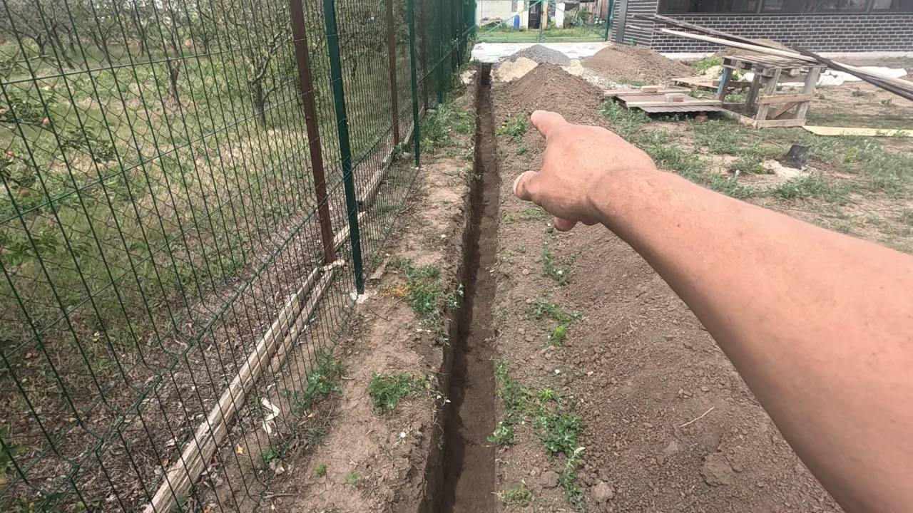 Для водопровода 65 сантиметров глубины траншеи мало или хватит ?