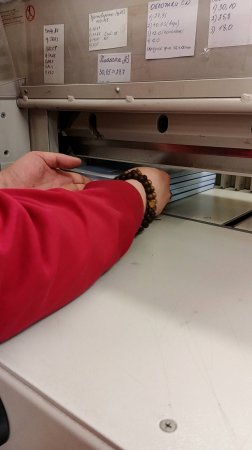 Работа гильотины. Режем на гильотине. Большой кусь