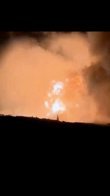 Склад российских боеприпасов в Харцызске ДНР. Ракетный удар. Предположительно Stormshadow. смотреть онлайн