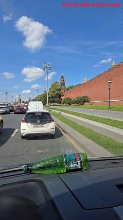 Кремлёвская набережная #пробки #движение #автомобили #храмХристаСпасителя