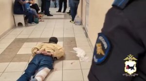 В Иркутске неадекват пытался убить сотрудников 8 больницы. Алексей Блинников ранил двух человек.