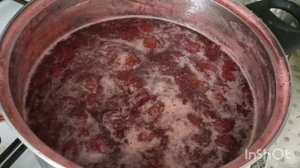 Варю  варенье из клубники.
