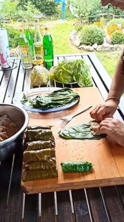 это очень вкусно 🔝 ассорти из различных видов голубцов - в капусте, в мангольде, в винограде