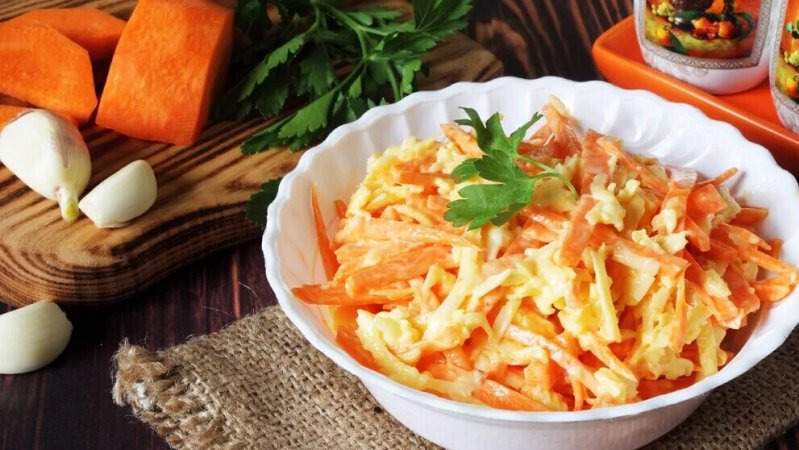 САЛАТ МОРКОВНЫЙ С СЫРОМ И ЧЕСНОКОМ