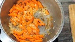 Тушёная картошка с курицей.