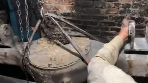 Ось лопнула. Местный мастер ее восстановил.