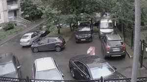 Кадры задержания девушки в Санкт-Петербурге в момент закладки бомбы под машину сотрудника оборон...