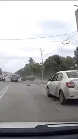 Момент аварии напротив Каскада в Омске