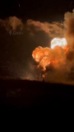 В Харцызске, это ДНР - мощный взрыв. Военкоры сообщают об ударе по городу.