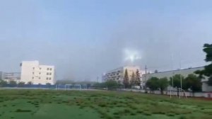 В Китае, в небе над промзоной, буквально проявилась параллельная вселенная.