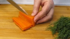 Салат Необычный, очень напоминает вкус раков. Крабовый салат есть, теперь будет и такой.