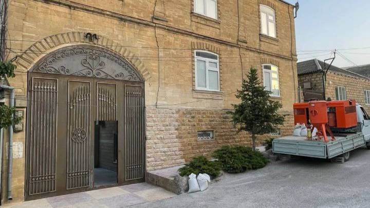 Старый фасад  как новый: ЗИФ ПВ 807 в деле на стройке!