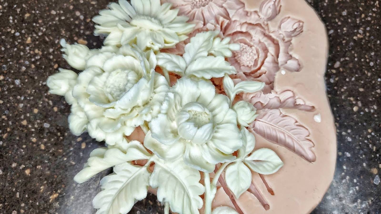 Как сделать силиконовый молд в домашних условиях, а потом отлить аккуратную лепнину из пластика смотреть онлайн