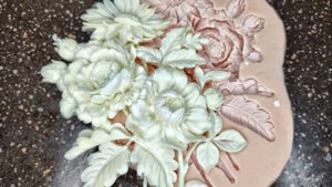 Как сделать силиконовый молд  в домашних условиях, а потом отлить аккуратную лепнину из пластика