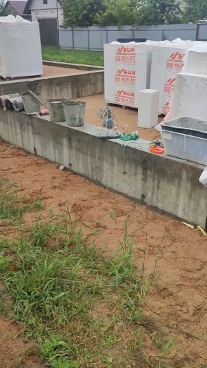Первый ряд блоков/ Строительство #construction #стройка #tools