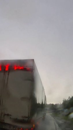 Вот за такое и ненавидят дальнобойщиков 👎