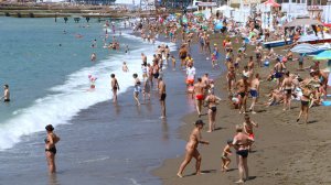 Пляж. Начало июля в лето 2025. Город Судак. Крым