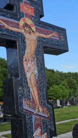 Крест, уникальный памятник на могиле