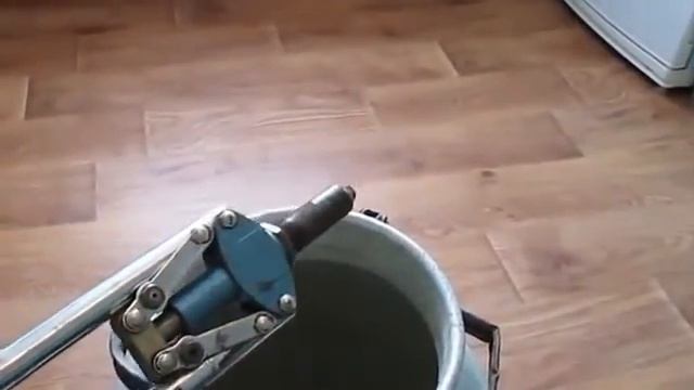 Как заклепать ёмкость для браги. Заклепать алюминиевый бидон. смотреть онлайн