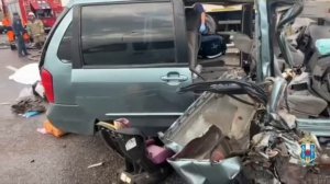 Пять человек были доставлены в больницу после жуткого ДТП на трассе М-4 "Дон" в Ростовской области.
