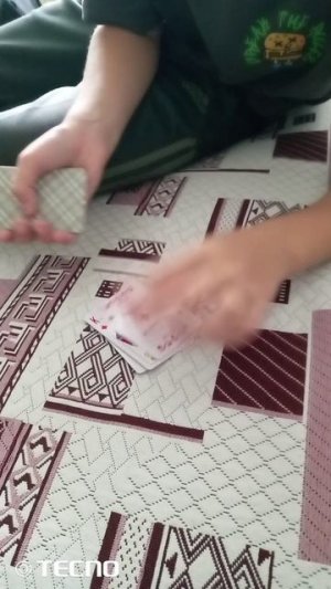 Артём угадывает карту