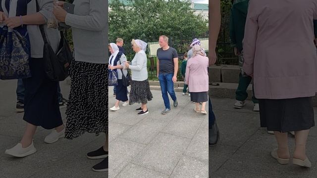 Святую земельку с канавки Богородицы, тоже можно взять бесплатно🙏