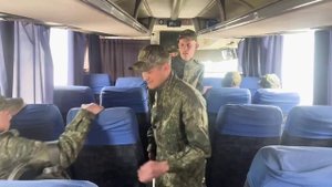 Первые кадры вернувшихся из плена.