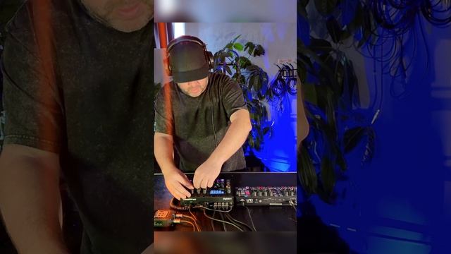 Немного кислоты.  Мой acid live set в @musicalwaveschool на железках. Сетап - Elektron Digitakt II
