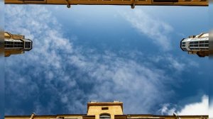 Небо из дворика Петроградки анимация