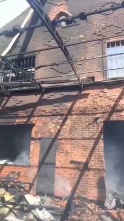 Два автомобиля и дом сгорели в переулке Докторском. 🔥