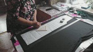 КРОЮ БРЮКИ  ДЛЯ КРИСТИ В ШКОЛУ.