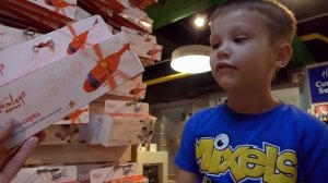 Мистер Макс СУПЕР Огромный магазин игрушек Hamleys 6 этажей миллионы игрушек и целый этаж конфет