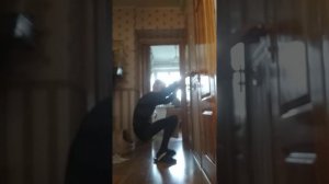 Присядания в специальных коррекцирующих ремнях название ремней sSupport.