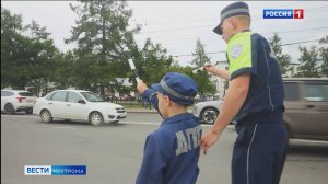 9-летний школьник в форме ГАИ патрулирует улицы Костромы - и это не игра