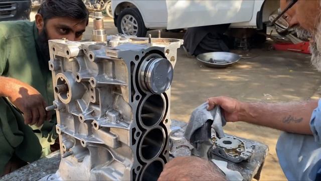 Пакистанский специалист сделал капремонт двигателя Suzuki Baleno смотреть онлайн