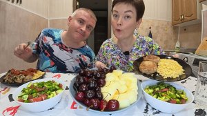 Мукбанг Вован БУНТУЕТ! Предложила ему ЗДОРОВЕТЬ и ХУДЕТЬ вместе со мной! Семейный ужин в России